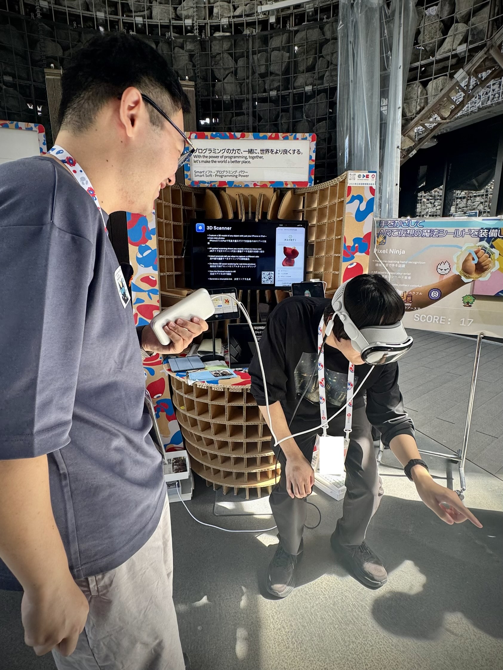 MszPro speaking with attendees at the World Expo booth