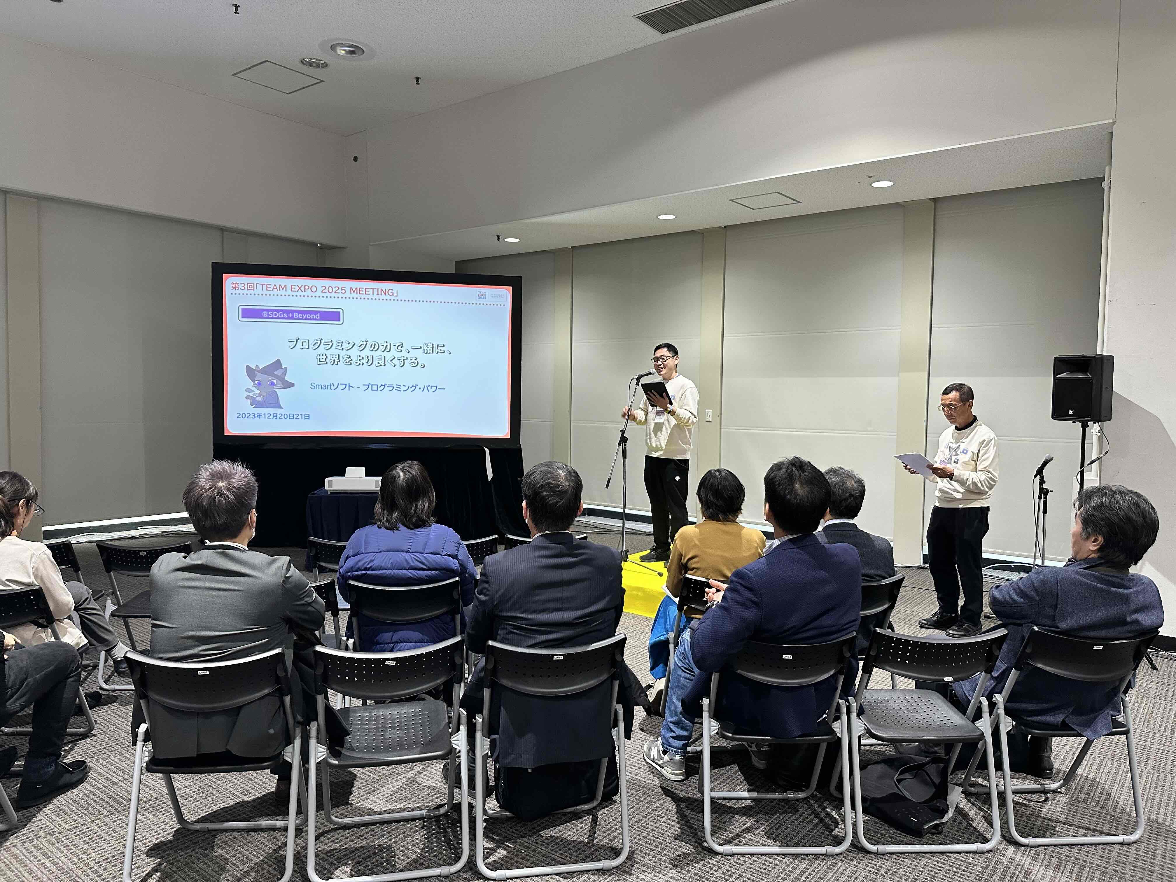 Presenting the Expo concept during an Expo meeting.